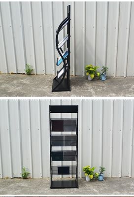 O compartimento do metal dos pneus de H1500mm L480mm quatro, jornais indica a cremalheira  Para livrarias, anúncio