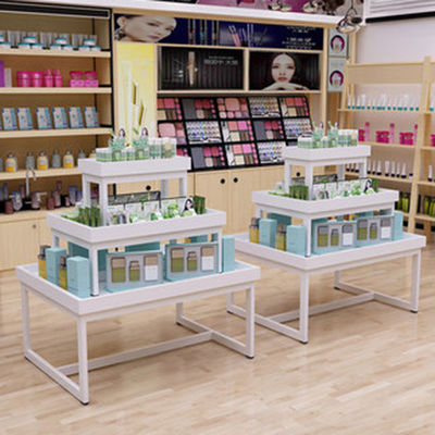 Mesa da promoção da Três-história do supermercado materna e cosméticos da loja da criança que empilham o armário de exposição